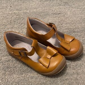 L'Amour Tan Kids Dress Shoes with Bow